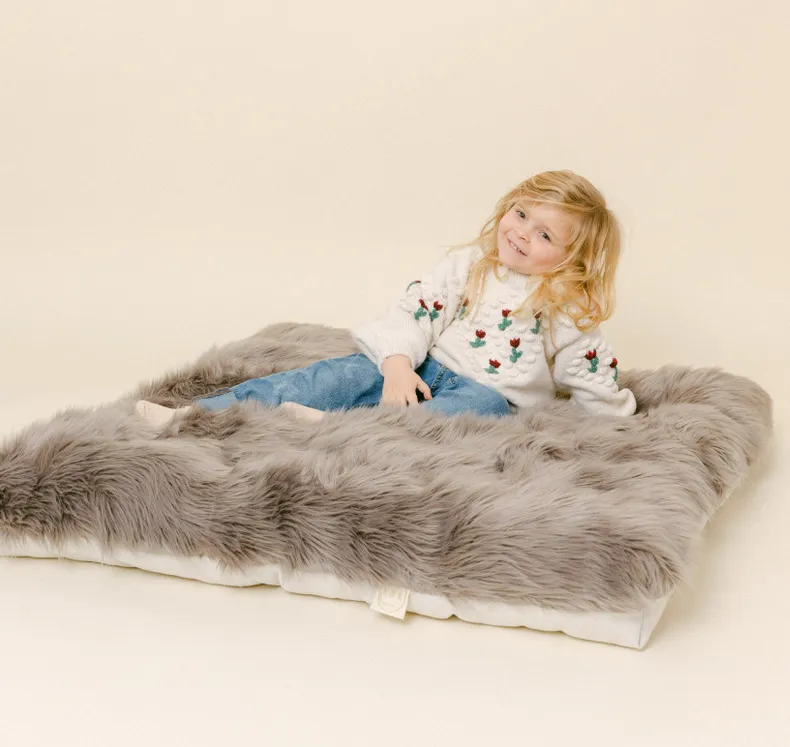 E & E Teepee: Grey Luxury Shag Mattress