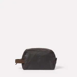 Simon Waxed Cotton Washbag in Bog