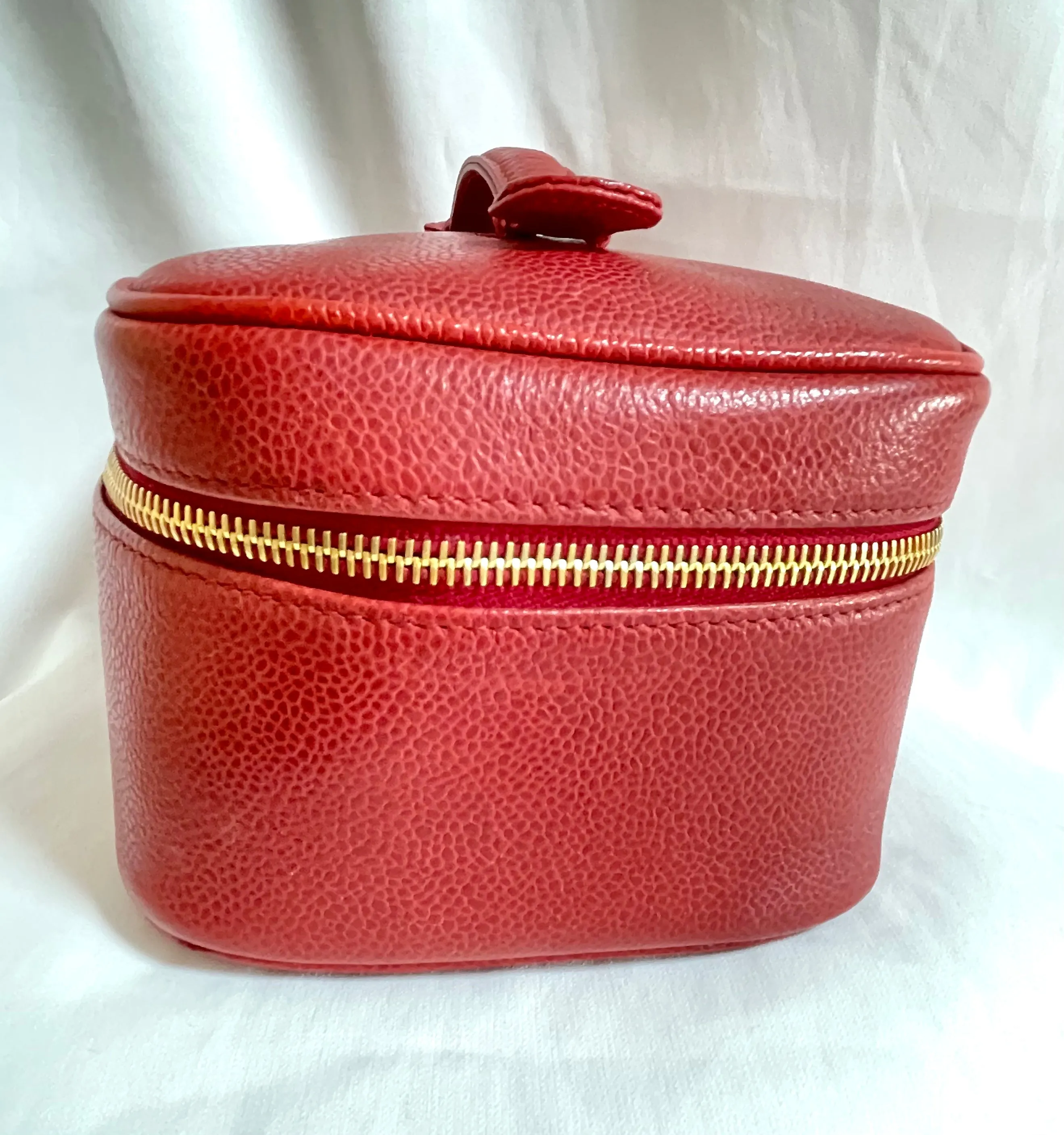 Vintage CHANEL lipstick red caviar leather cosmetic and toiletry pouch, makeup case bag. Very chic vanity purse. Must have. 0411112