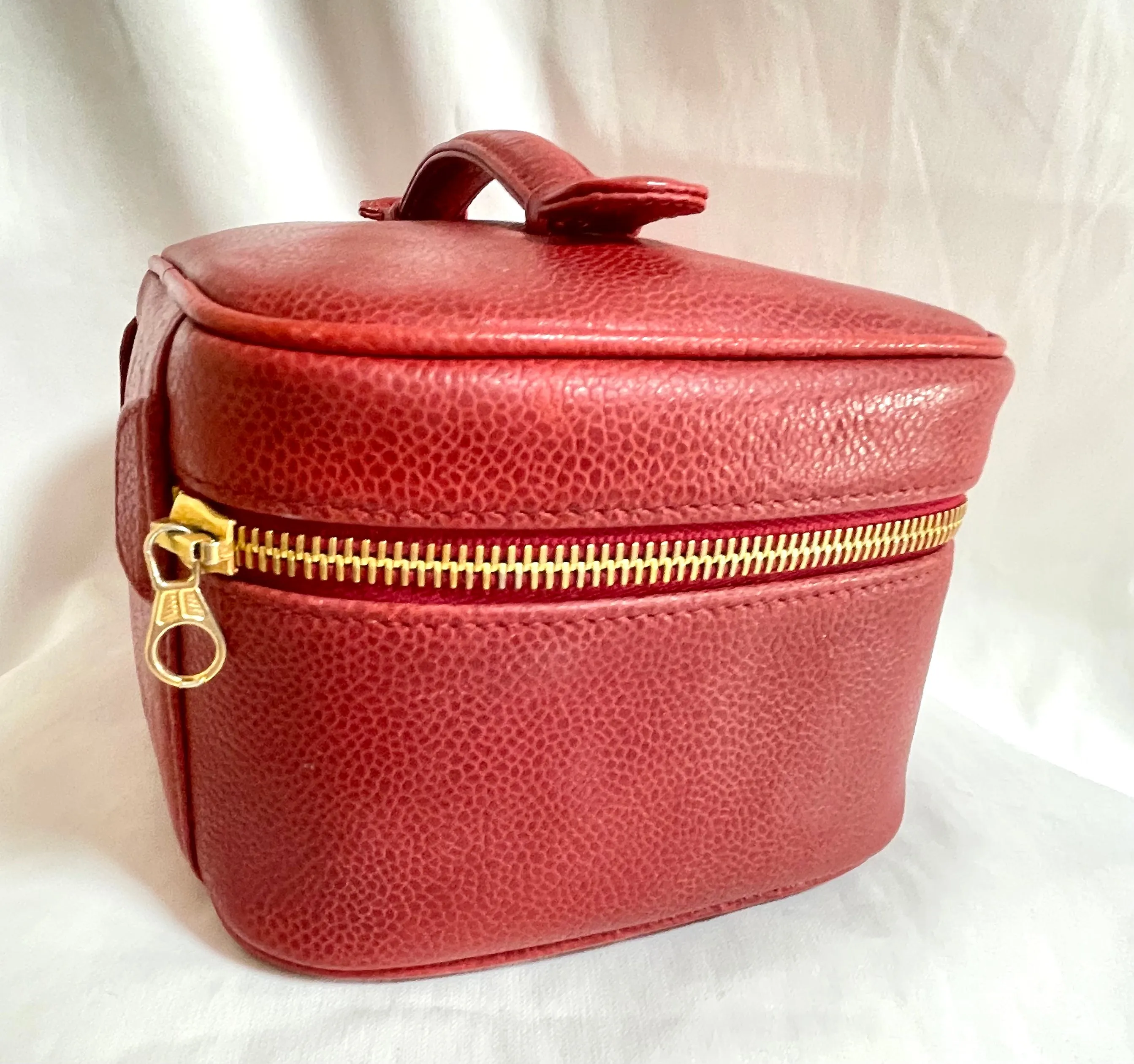 Vintage CHANEL lipstick red caviar leather cosmetic and toiletry pouch, makeup case bag. Very chic vanity purse. Must have. 0411112